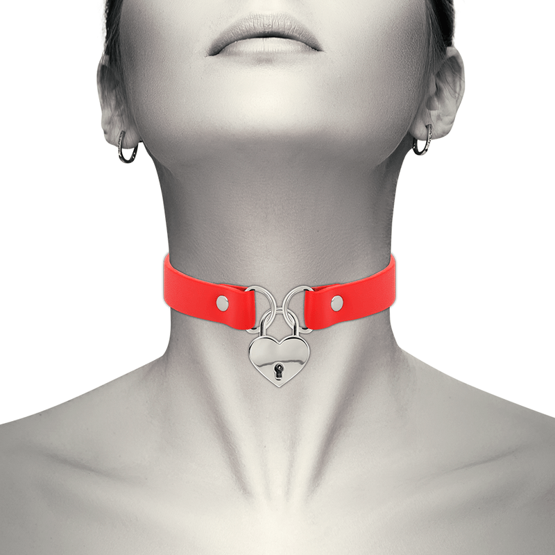 COQUETTE CHIC DESIRE - COLAR DE COURO VEGANO VERMELHO COM ACESSÓRIO DE CORAO COM CHAVE - Toys "n" Us