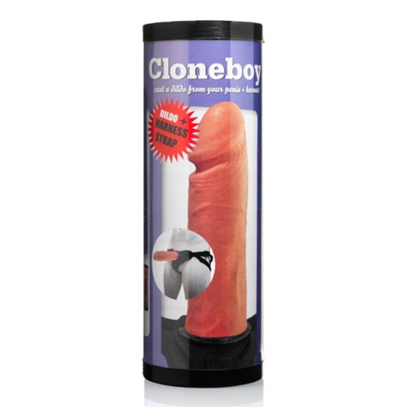 CLONEBOY - DILDO Y ARNÉS CON CORREA