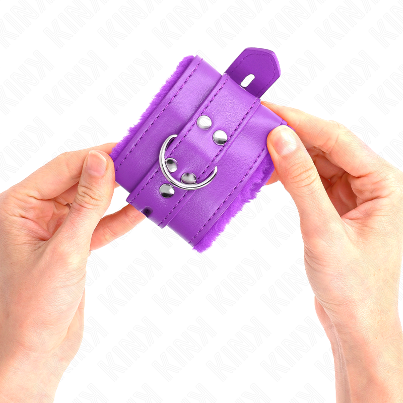 KINK - PULSEIRAS FORRADAS DE PELE COM FUROS QUADRADOS ROXO E CINTO ROXO AJUSTÁVEL 17-29 CM X 6 CM