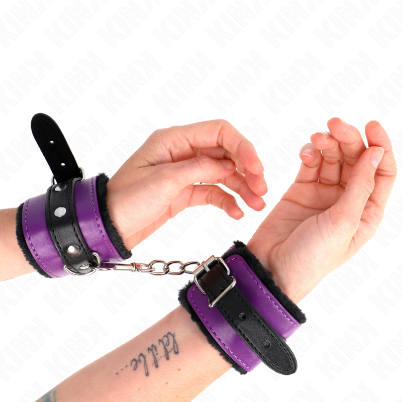 KINK - RESTRIÇÕES DE PULSO PREMIUM FORRADAS DE PELE PRETAS COM CINTO ROXO/PRETO AJUSTÁVEL 17-29 CM X 6 CM