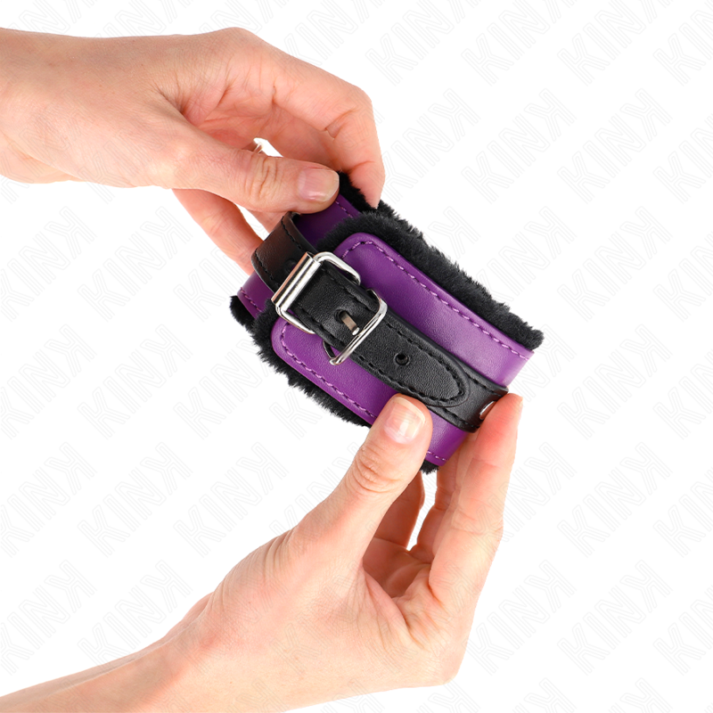 KINK - RESTRIÇÕES DE PULSO PREMIUM FORRADAS DE PELE PRETAS COM CINTO ROXO/PRETO AJUSTÁVEL 17-29 CM X 6 CM