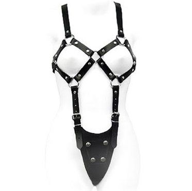 CUERPO DE CUERO - MUJER CON CUERPO EXPUESTO