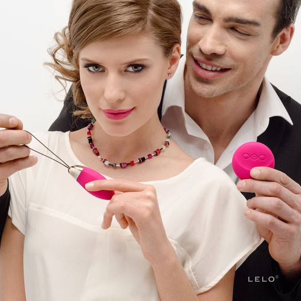 LELO - LYLA 2 INSIGNIA DESIGN EDITION CERISE MASSAGER OVO - Toys "n" Us