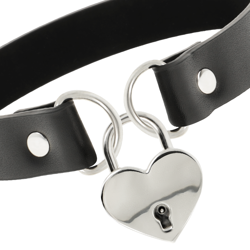COQUETTE CHIC DESIRE - COLAR DE COURO VEGANO COM ACESSÓRIO DE CORAÇÃO COM CHAVE