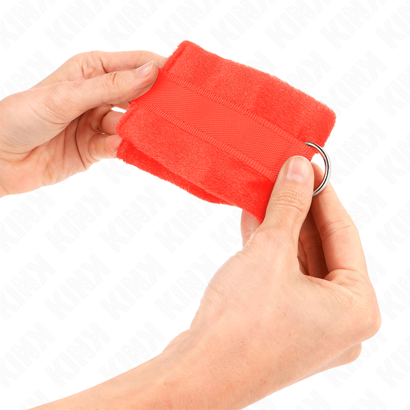 KINK - BEGINNER FUR HAND CUFFS RED 30 X 7 CM - Toys "n" Us