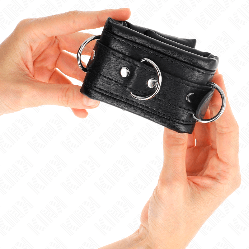 KINK - HEAVY WRIST RESTRAINTS WITH BLACK FUR LINED ADJUSTABLE 20 - 30 CM X 6 CM - Toys "n" Us
