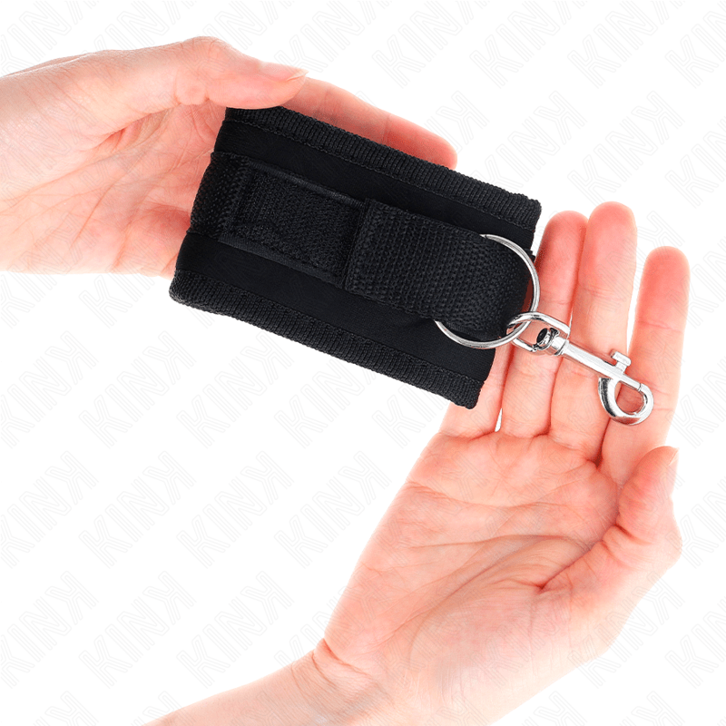 KINK - NYLON BIND HOOK&LOOP WRIST RESTRAINTS BLACK MODEL 2 ADJUSTABLE 18 - 35 CM X 6 CM - Toys "n" Us