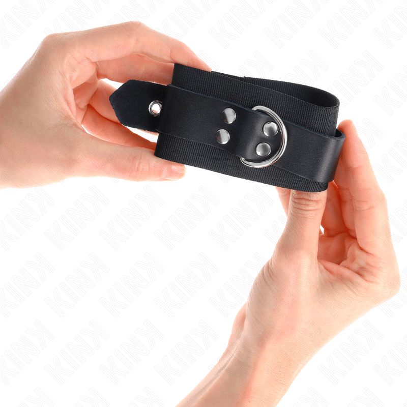 KINK - NYLON WRIST RESTRAINTS BLACK WITH LEATHER BELT BLACK ADJUSTABLE 19 - 29 CM X 5.1 CM - Toys "n" Us