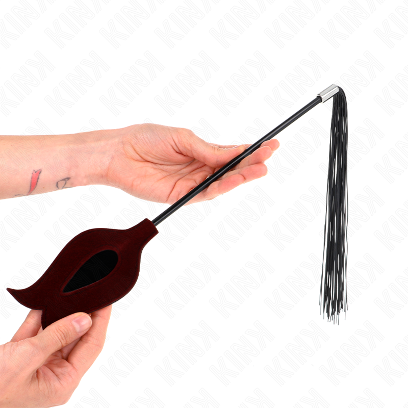 KINK - CHICOTE DE SILICONE COM BORLAS EM FORMATO DE ROSA 45 CM