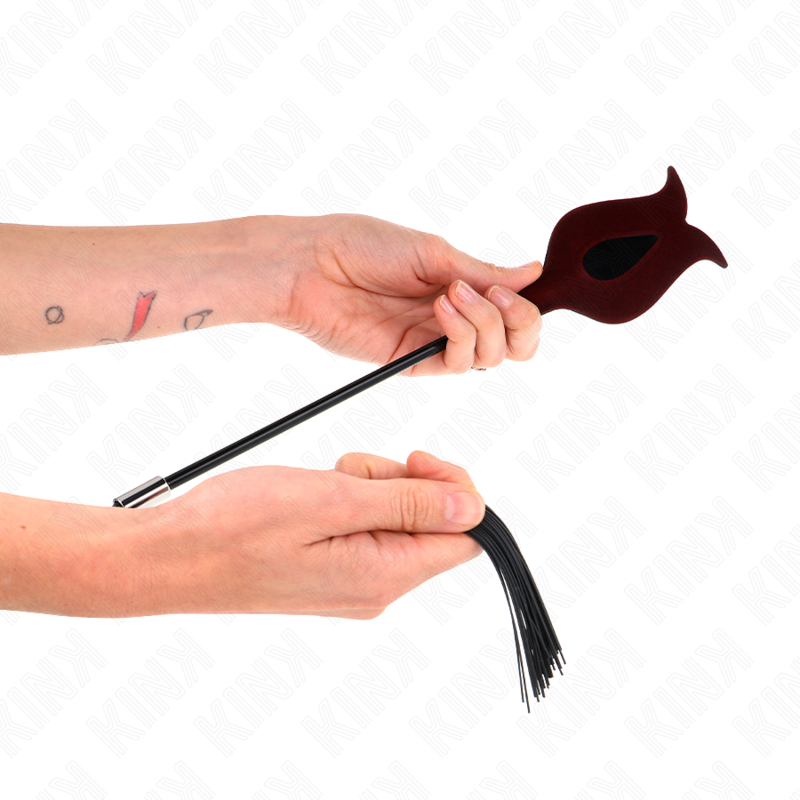KINK - CHICOTE DE SILICONE COM BORLAS EM FORMATO DE ROSA 45 CM