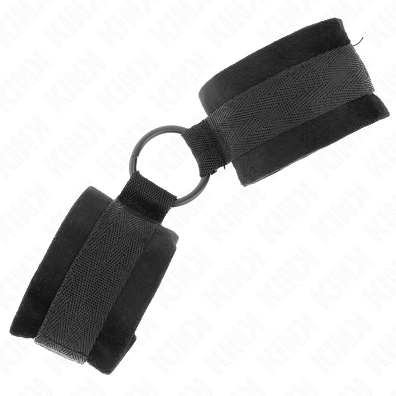KINK - BEGINNER FUR HAND CUFFS 25 CM WITH O - RING 4 CM BLACK ADJUSTABLE 15 - 25 CM - Toys "n" Us