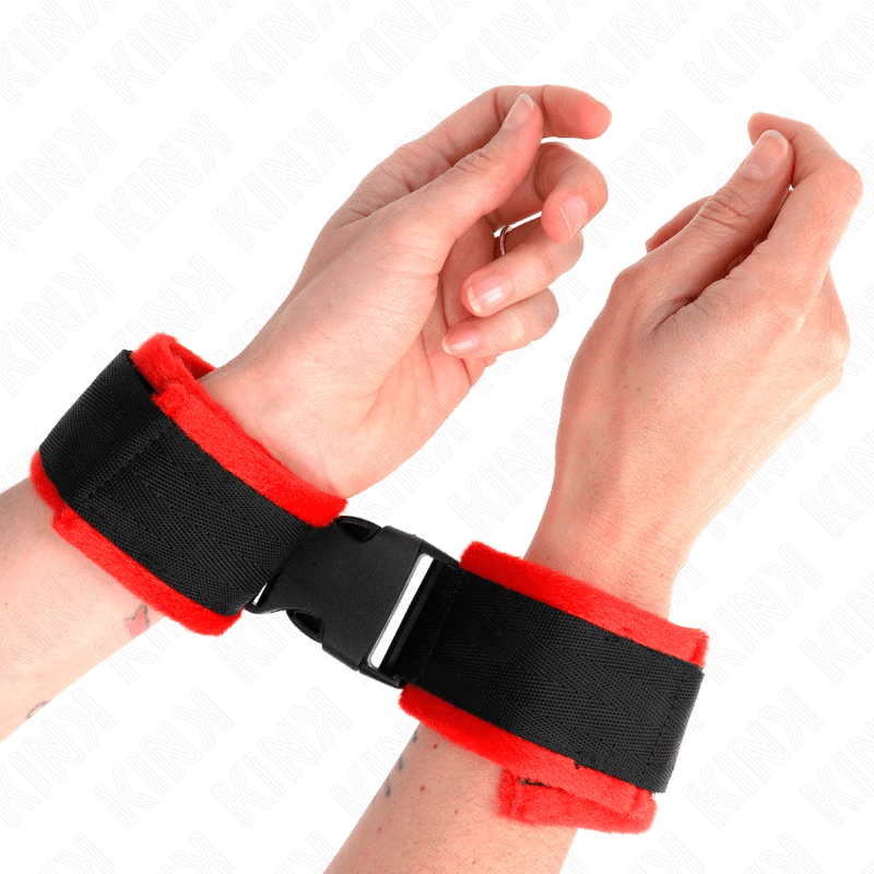 KINK - NYLON BIND HOOK&LOOP WRIST RESTRAINTS BLACK MODEL 1 AJDUSTABLE 25 - 35 CM X 6 CM - Toys "n" Us