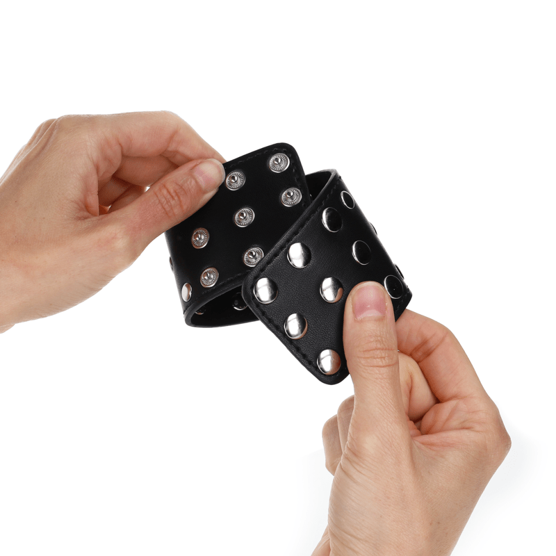 KINK - RETENÇÕES DE PULSO COM SNAP FASTEN COMPLETO DE REBITES PRETOS AJUSTÁVEIS 19 - 24 CM X 5,5 CM - Toys "n" Us