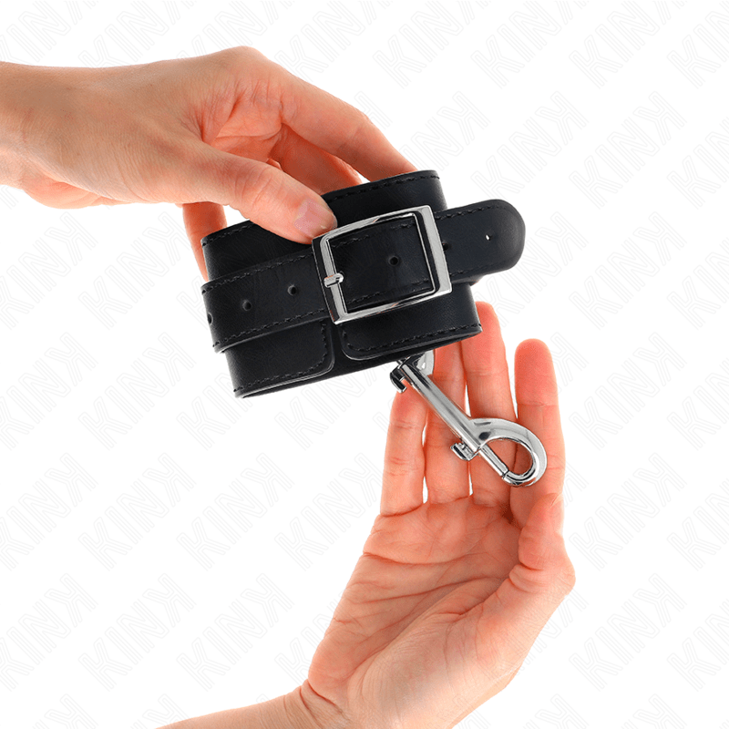 KINK - RETENÇÕES DE PULSO - LINHA DE REBITES ÚNICOS PRETO AJUSTÁVEL 17 - 28 CM X 5 CM - Toys "n" Us