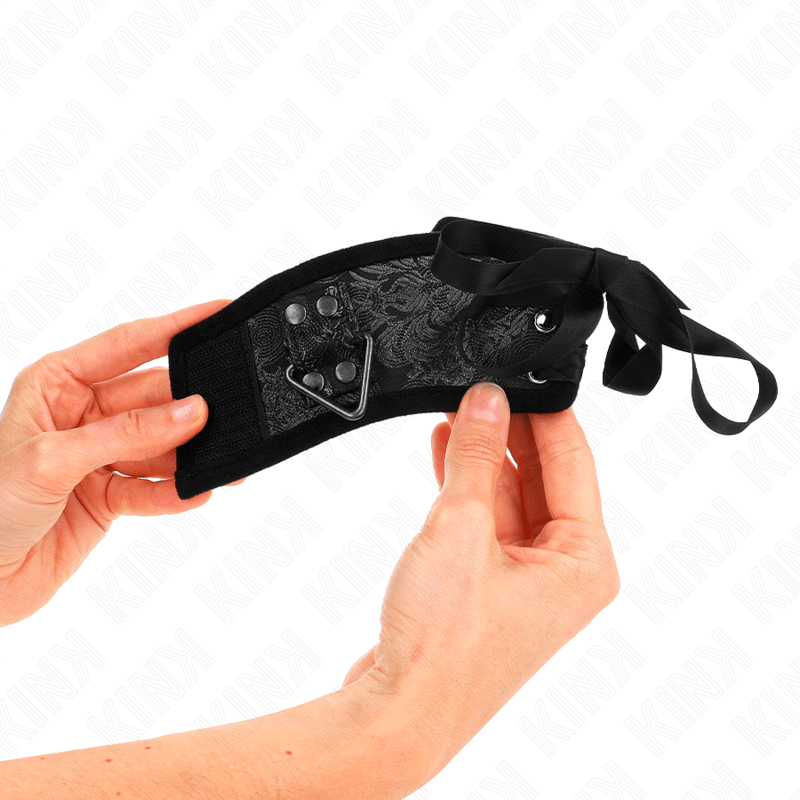 KINK - SCANDAL WRIST RESTRAINTS BLACK LACE DETAILS 24.5 CM X 6.5 CM - Toys "n" Us
